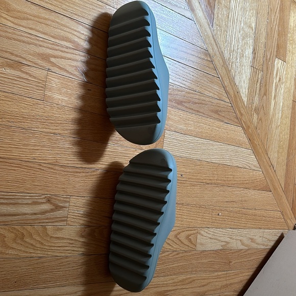 Yeezy slide “salt” - Picture 2 of 2